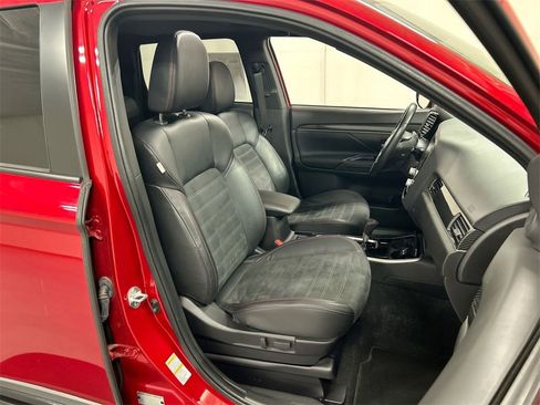 Used 2020 Mitsubishi Outlander LE image 24