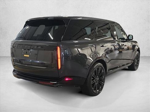 New 2026 Land Rover Range Rover Long Wheelbase SE image 5