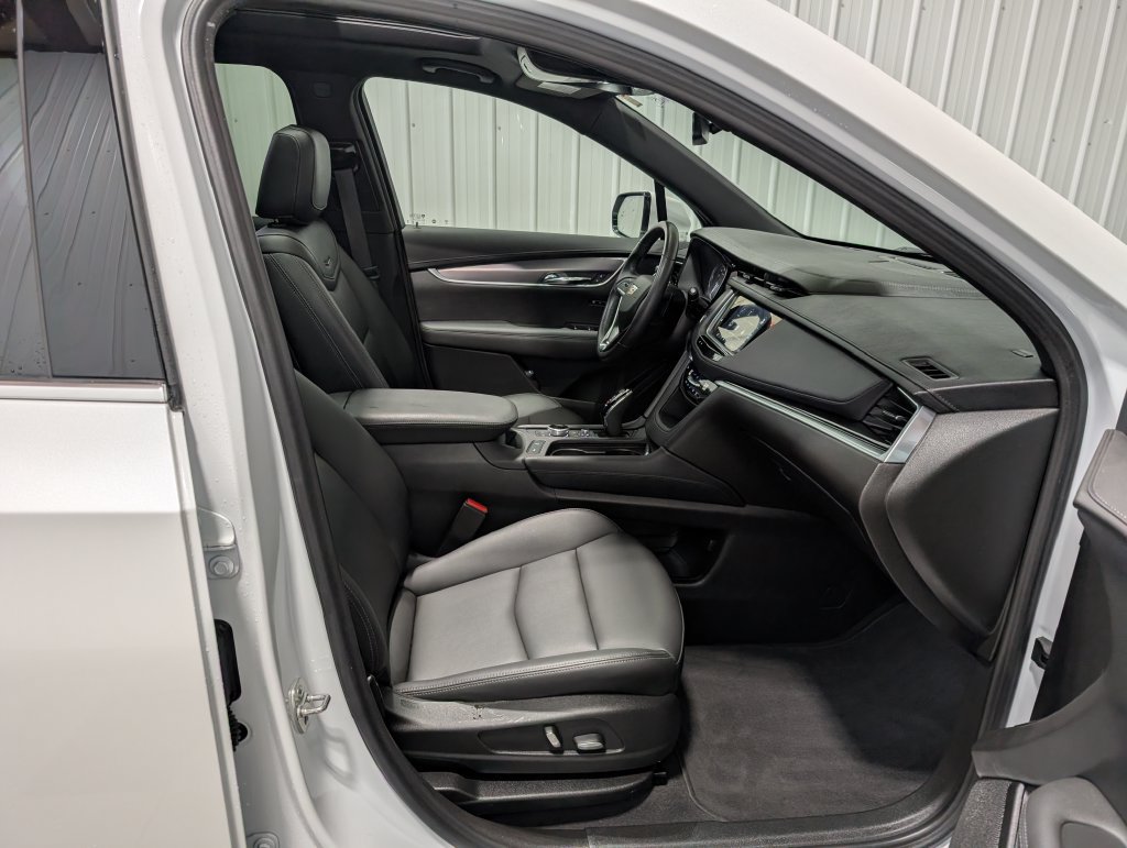 Used 2024 Cadillac XT6 Luxury AWD/4WD image 33
