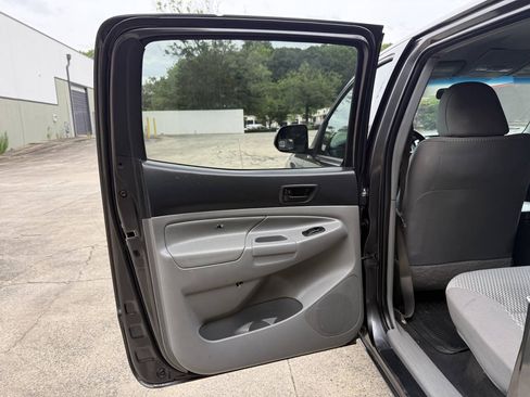 Used 2015 Toyota Tacoma PreRunner w/ SR5 Package RWD image 28