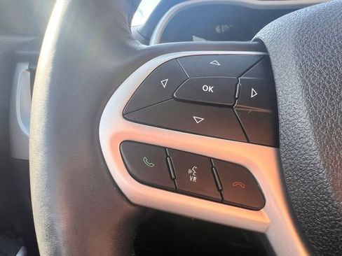 Used 2017 Jeep Cherokee Overland w/ Technology Group FWD image 14