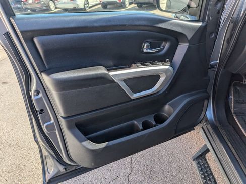 Used 2020 Nissan Titan SV w/ SV Convenience Package image 11