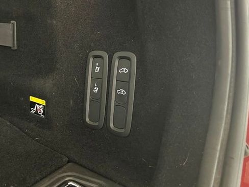 Used 2018 Volvo XC60 T8 Inscription image 17