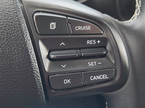 Used 2022 Hyundai Venue Limited image 13