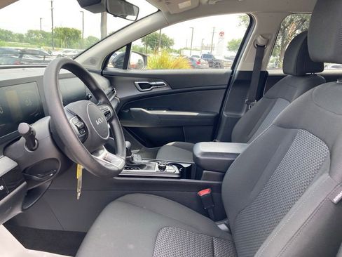 Used 2025 Kia Sportage LX FWD image 8