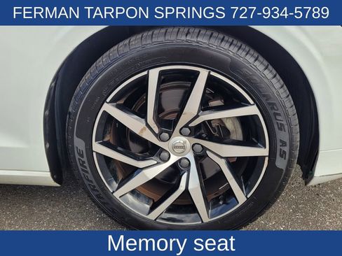 Used 2020 Volvo S60 T5 Momentum image 12