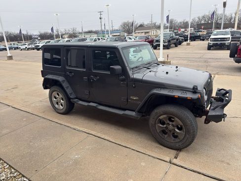 Used 2014 Jeep Wrangler Unlimited Sahara image 4
