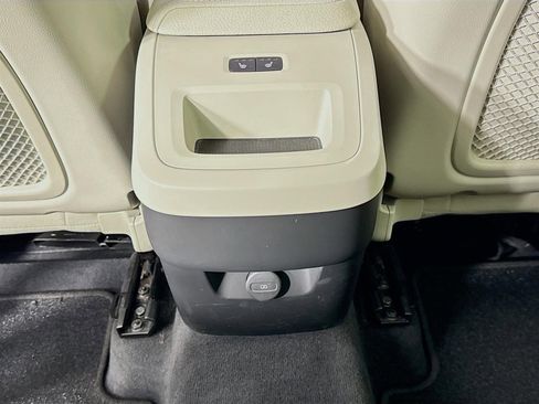 Used 2022 Volvo XC60 B5 Momentum w/ Climate Package image 27