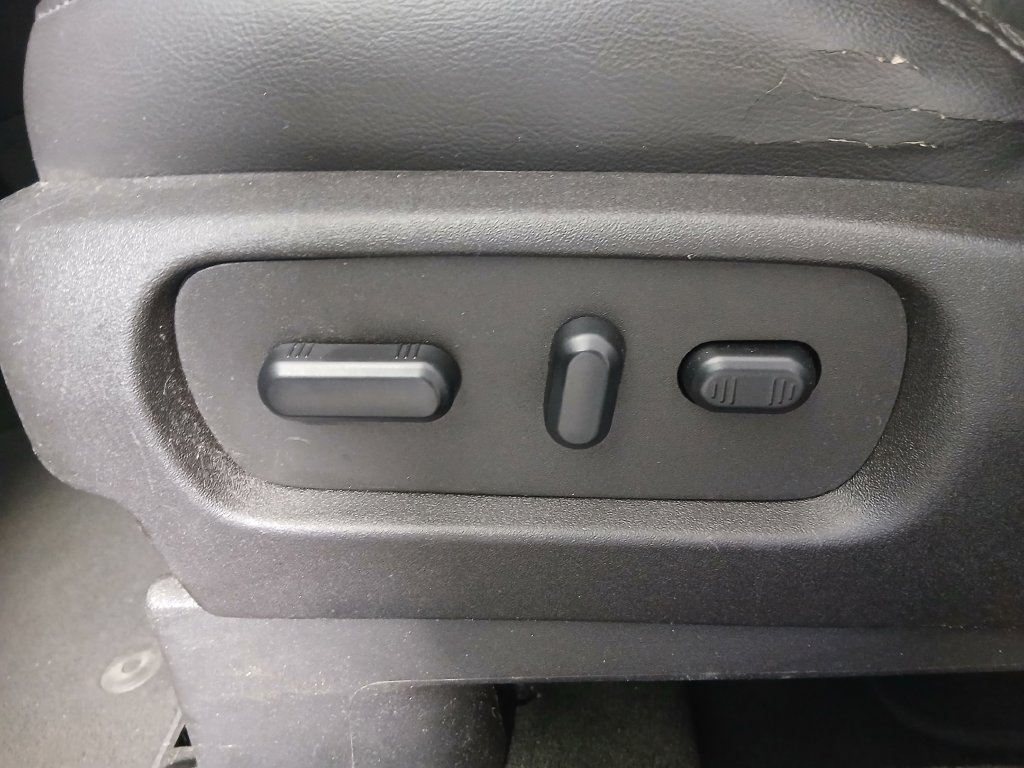 Used 2014 Ford Explorer XLT w/ Equipment Group 202A AWD/4WD image 23