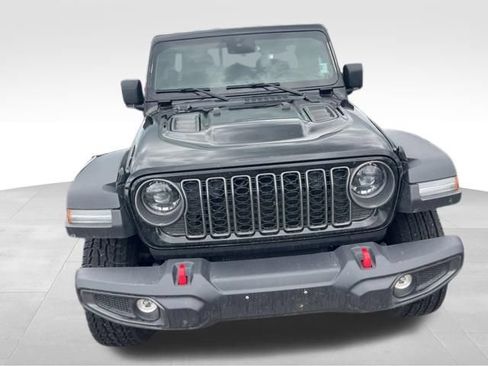 Used 2025 Jeep Wrangler Unlimited Rubicon AWD/4WD image 4