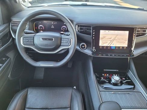 Certified 2024 Jeep Wagoneer L Series III w/ Flexible Seating Group image 7