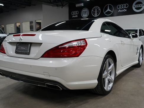 Used 2016 Mercedes-Benz SL 550 w/ Driver Assistance Package image 30