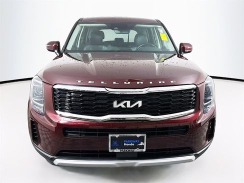 Used 2022 Kia Telluride LX image 2