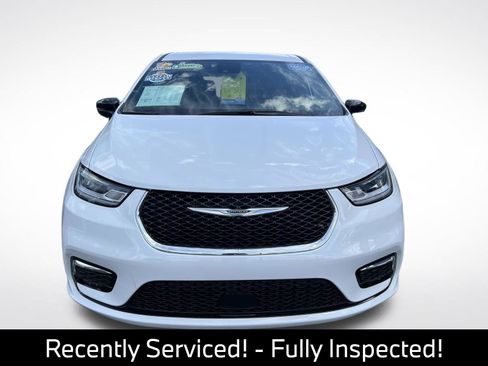 Used 2025 Chrysler Pacifica Select FWD image 3