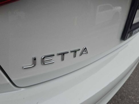 Used 2023 Volkswagen Jetta SE w/ Panoramic Sunroof Package image 13