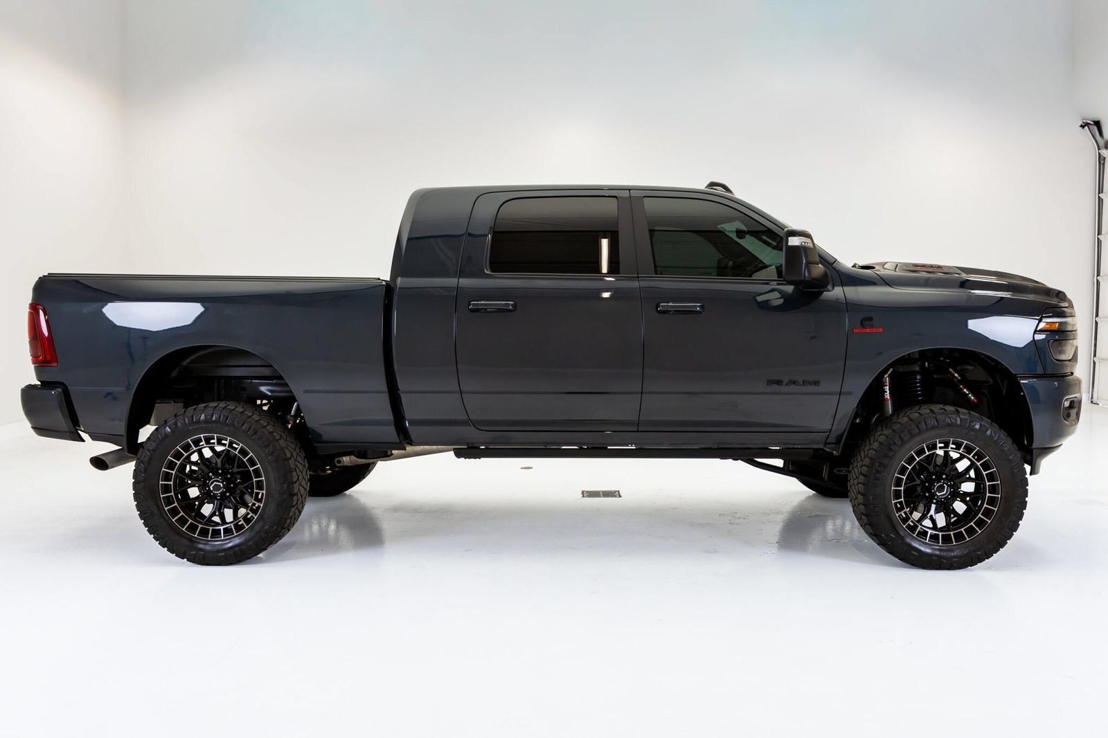 Used 2025 RAM 2500 Laramie w/ Night Edition AWD/4WD image 10