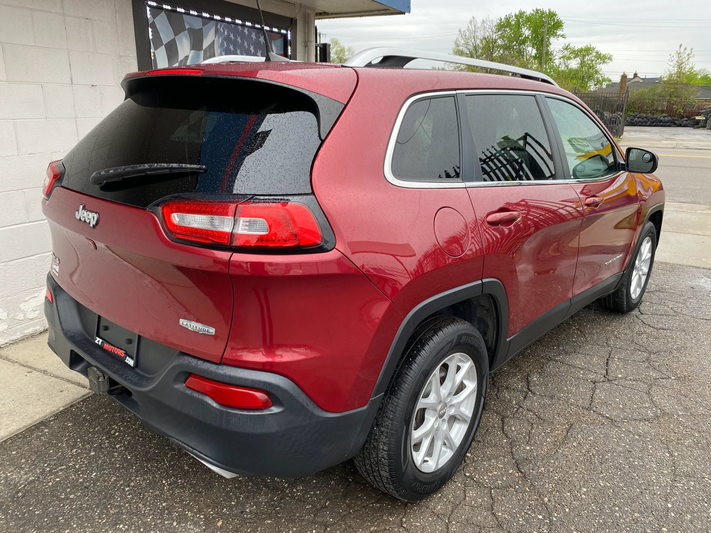 Used 2016 Jeep Cherokee Latitude w/ Trailer Tow Group AWD/4WD image 8