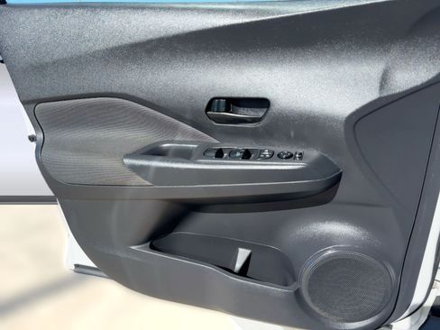 Used 2020 Nissan Kicks S image 20