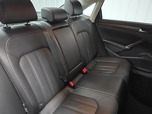 Used 2020 Volkswagen Passat 2.0T SEL image 17