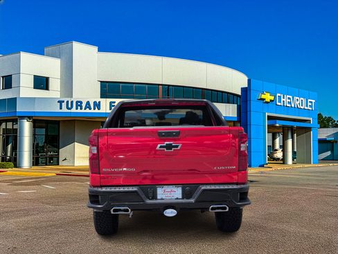 New 2026 Chevrolet Silverado 1500 Custom Trail Boss AWD/4WD image 4