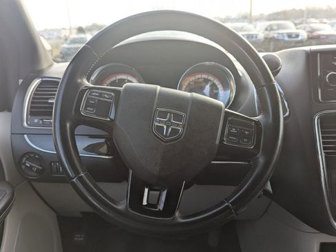 Used 2017 Dodge Grand Caravan SXT image 19