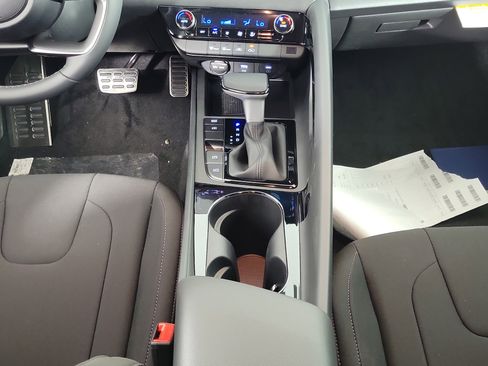 New 2025 Hyundai Elantra SEL image 10