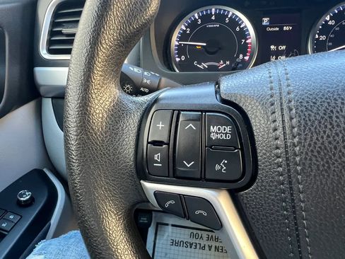 Used 2019 Toyota Highlander LE AWD/4WD image 20