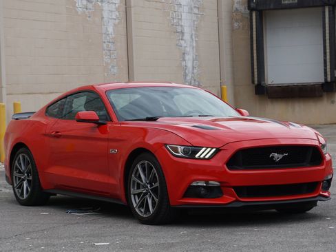 Used 2016 Ford Mustang GT Premium image 3