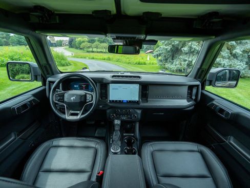 Used 2025 Ford Bronco Badlands w/ Sasquatch Package AWD/4WD image 14