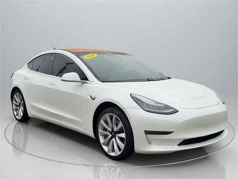 Used 2018 Tesla Model 3 Long Range image 10