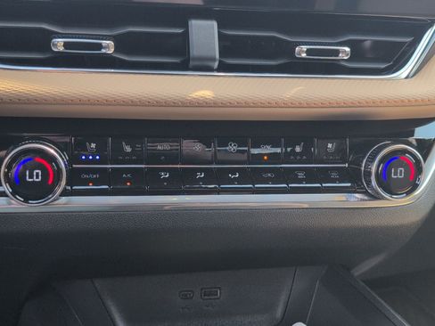 New 2026 Chevrolet Equinox ACTIV w/ Convenience Package III FWD image 21