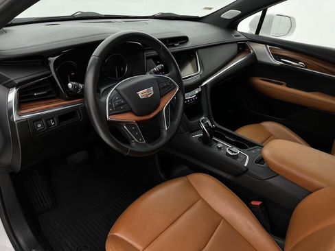 Used 2020 Cadillac XT5 Premium Luxury AWD/4WD image 2
