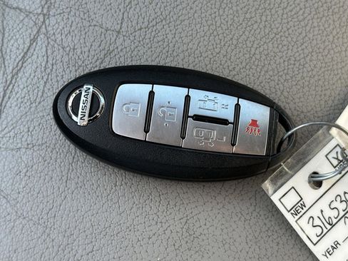 Used 2013 Nissan Quest SV w/ Leather Pkg image 13