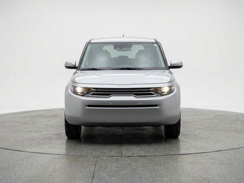 Used 2025 Kia Soul LX w/ LX Technology Package FWD image 2