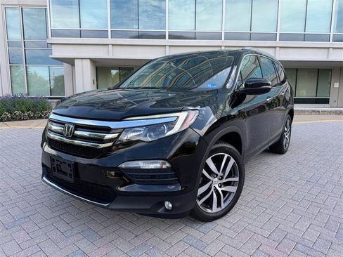 Used 2017 Honda Pilot Touring image 1