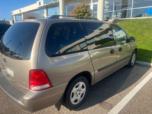 Used 2006 Ford Freestar SE FWD image 2