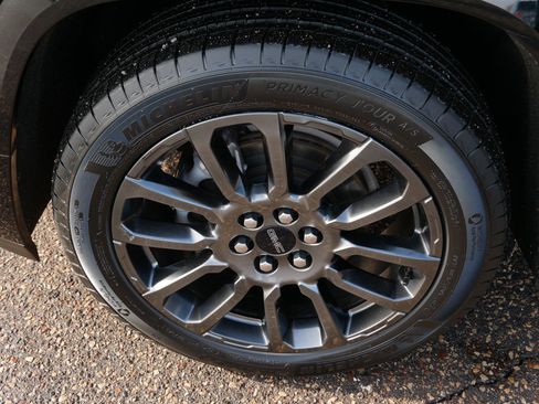 Used 2023 GMC Acadia Denali w/ Black Diamond Edition image 15