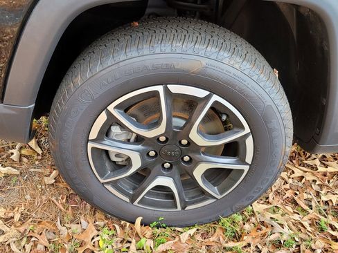 Used 2024 Jeep Compass Trailhawk image 10