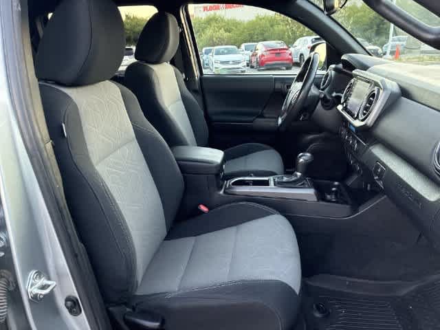 Used 2022 Toyota Tacoma TRD Off-Road AWD/4WD image 22