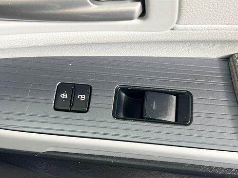 Used 2026 Toyota Sienna XLE image 32