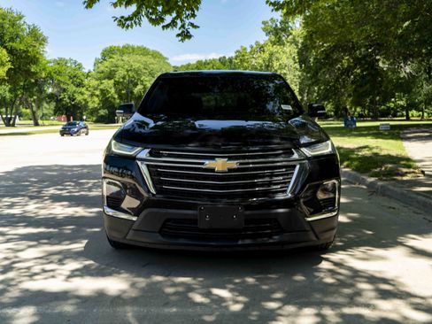 Used 2023 Chevrolet Traverse LT FWD image 3