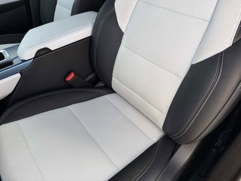 Used 2025 Chevrolet Equinox EV LT image 22