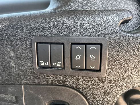 Used 2018 Chevrolet Suburban Premier AWD/4WD image 13