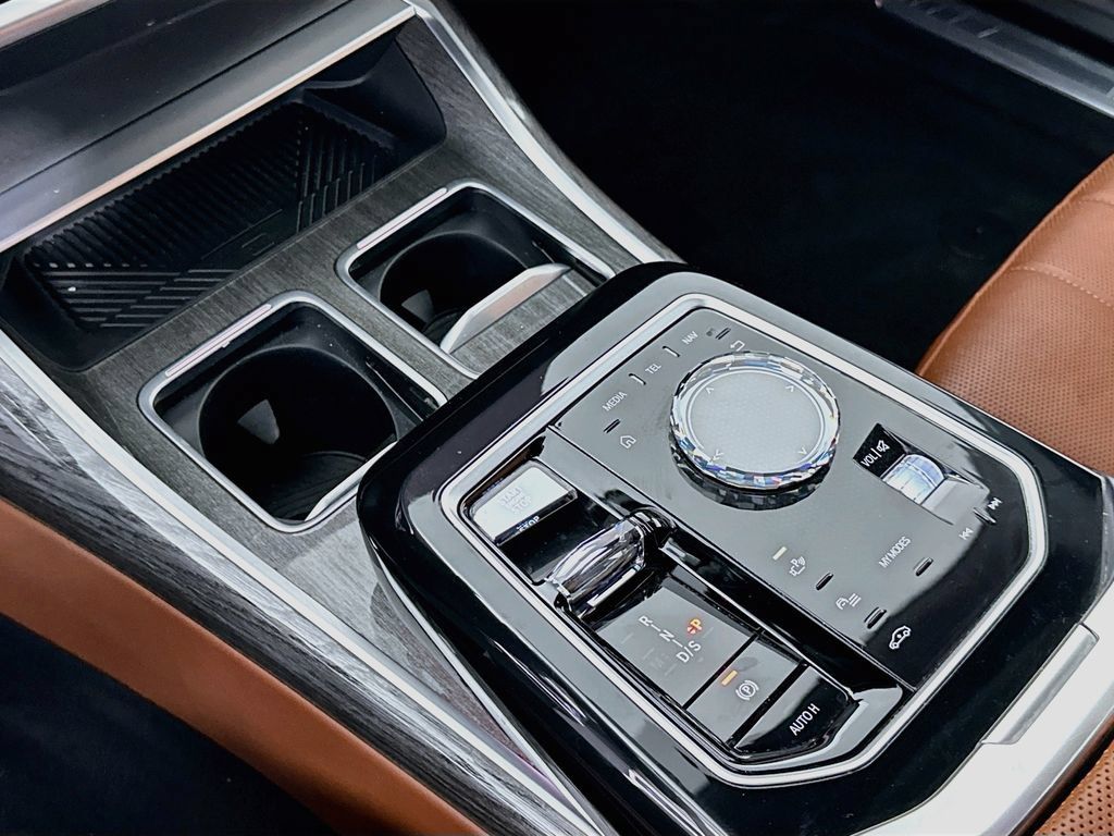 Certified 2024 BMW 760i xDrive AWD/4WD image 17