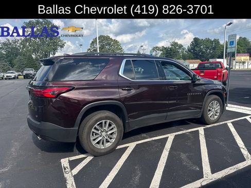Used 2023 Chevrolet Traverse LT FWD image 1
