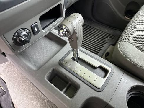 Used 2015 Nissan Frontier SV AWD/4WD image 21
