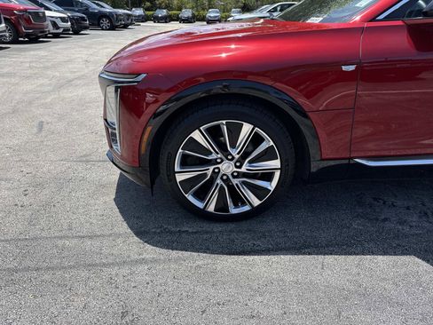 Used 2025 Cadillac Lyriq Luxury w/ LPO, Floor Liner Package AWD/4WD image 10