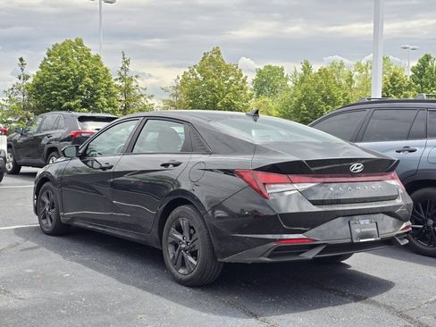 Used 2022 Hyundai Elantra SEL FWD image 5