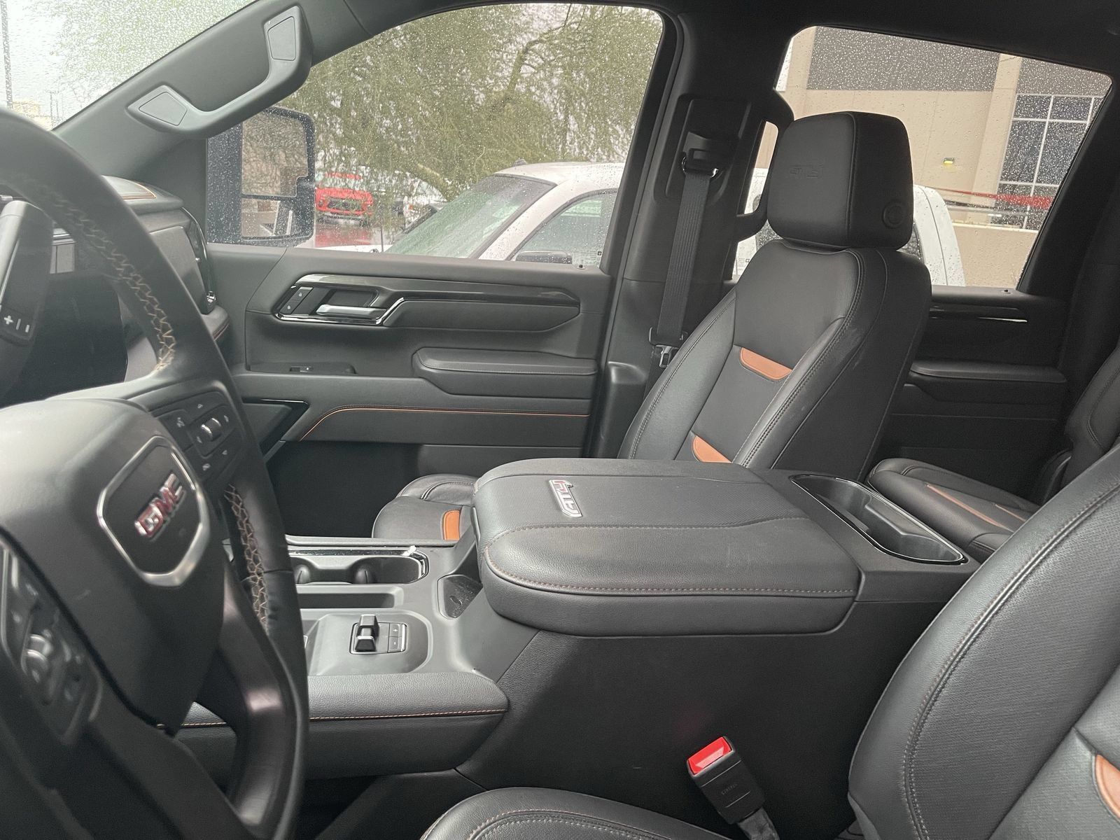 Used 2025 GMC Sierra 2500 AT4 w/ AT4 Premium Plus Package AWD/4WD image 9