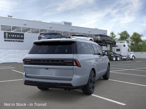 New 2026 Lincoln Navigator L Reserve AWD/4WD image 8